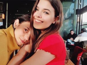 Gülderen Güler Instagram - 💛❤️