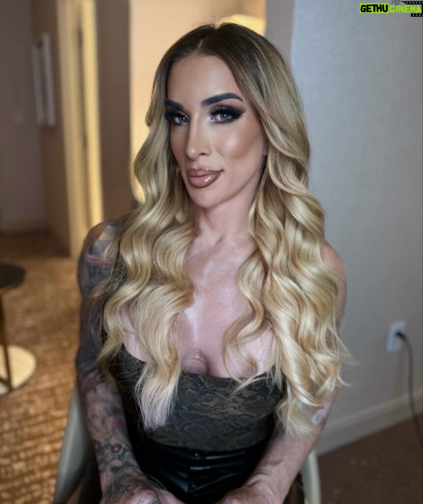 Gabbi Tuft Instagram - Sneak peek… Here in Vegas for a special event and moment. - Hair & glam: @themickeyfitzpatrick - #beauty #picoftheday #glam
