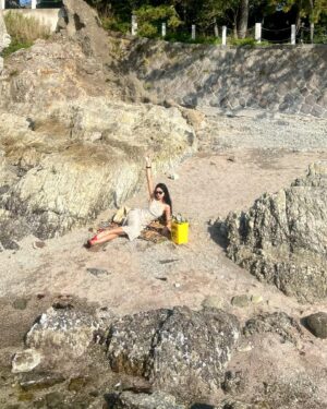 Gabby Instagram - Monday mood🌞🤍