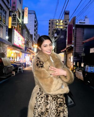 Gabby Instagram - Tsukiji de Sushiii 🍣🍵