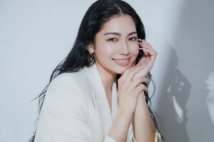 Gabby Instagram - @vocemagazine 旅コスメや黒髪ロングを綺麗に保つマストアイテムなど‼︎ 美容についてたっぷり紹介してます🧳💕 インタビュー記事もUPされたのでぜひ見てください🫶