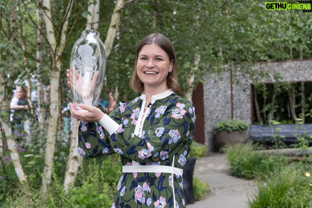 Gabby Logan Instagram - This year @musculardystrophyuk was proud to have a garden at @rhschelsea and for the last 18 months the incredible @ulamariastudio has worked to build a garden that was a beautiful and immersive forest bathing experience. She also used materials that held great meaning for those affected by this muscle wasting disease. The rewards for her hard graft and imagination are that the garden won a Gold Medal and was voted Best in Show. Now viewers of the BBC are also asked to vote for their favourite, so you know where I would love you to vote if you are watching the BBC coverage. Well done to Martin and the team for a brilliant collaboration with Ula to create this memorable and winning creation by sharing your experiences. As President of @musculardystrophyuk I can tell you this means so much to the community. The garden will eventually be recreated in Glasgow @ppwhospice 💙