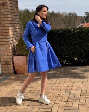 Gabriela Partyšová Instagram - Udělala jsem si velkou radost v @chantall.cz …modrými košilovými šaty,které mohu nosit k teniskám,střevíčkům a nebo lodičkám.👠👟👡 @chantall.sk #radost #saty