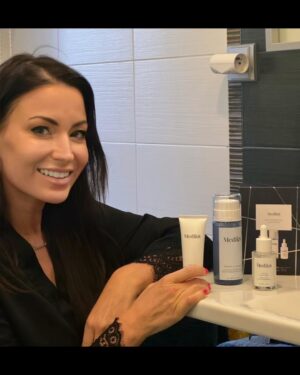 Gabriela Partyšová Instagram - Soutěž k MDŽ❤️ Od 3.3.až do 8.3. 2024 můžete soutěžit o kolekci produktů pro čistou pleť bez vrásek od Medik8...😊.Podmínky zařazeni do soutěže jsou jednoduché … 1.sledujte profil medik_czsk  2.odpovězte na otázku,který produkt od Medik8 na www. Annabrandejs.cz byste rádi vyzkoušeli. 😊  V pátek 8.3.2024 vylosuji  10 z vás,které získáte tento balíček produktů v hodnotě 1950kč.Hodně štěstí ✊️ #medik8 #zarivaplet #bezvrasek #soutez #spoluprace @annabrandejs_czsk @annabrandejs_osobni