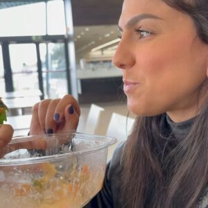 Gabriela Santana Instagram - I’m a mess.

Neste dump aleatório de janeiro temos várias das “Gabrielas” que fazem parte da “parte de baixo” do iceberg.
A filha, a professora (que na escola fica super atrapalhada de falar ao micro 🙈), a amiga (sempre a destruir e a ser destruída e humilhada 😅), a produzida, a simples, a cuidadora e a tia.
A maioria estava aqui bem guardada na galeria, tal como guardo dento de mim, uns porque são figuras tristes 😂 e outros porque são apenas momentos especiais com pessoas especiais. 
Olá fevereiro!