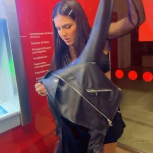 Gabriela Santana Instagram - I’m a mess.

Neste dump aleatório de janeiro temos várias das “Gabrielas” que fazem parte da “parte de baixo” do iceberg.
A filha, a professora (que na escola fica super atrapalhada de falar ao micro 🙈), a amiga (sempre a destruir e a ser destruída e humilhada 😅), a produzida, a simples, a cuidadora e a tia.
A maioria estava aqui bem guardada na galeria, tal como guardo dento de mim, uns porque são figuras tristes 😂 e outros porque são apenas momentos especiais com pessoas especiais. 
Olá fevereiro!