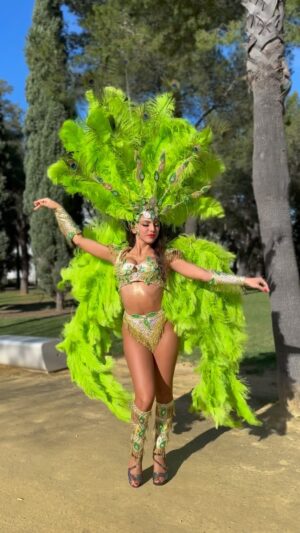 Gabriela Santana Instagram - Sim, no meu Instagram ainda vai ser carnaval uns dias 😅 só este fato lindo merece mais que um post