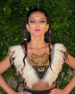 Gabriela Santana Instagram - Que comece a partilha de várias versões da Gabriela 
Assim foi uma das noites de carnaval 🪶