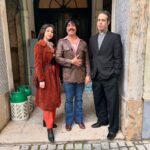 Gabriela Barros Instagram - Deixo-vos aqui alguns momentos de bastidores da nossa série SEMPRE que estreou ontem na @rtppt e na @primevideopt . Obrigada @manelpureza por mais este desafio gigante que me lançaste e que graças a ti e à @tristao_rita , mais uma vez, o que parecia ser impossível tornou-se fazível. Amo trabalhar convosco!!! Ao @luisfilipeborges pelo texto soberbo que escreveu para o meu episódio ! Obrigada obrigada!!!👏🏻👏🏻👏🏻👏🏻 Parabéns aos outros 2 autores da série @luislobaoferreira e @pasteldbacalhau . Obrigada a toda a equipa da @coyotevadio e a todos os sectores que trabalharam arduamente para celebrar e ajudar a relembrar este 25 de Abril da forma mais correta e bonita. Para mim, SEMPRE arte. SEMPRE amor. SEMPRE respeito. SEMPRE liberdade. SEMPRE ♥️