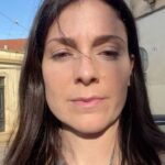 Gabriela Barros Instagram - Deixo-vos aqui alguns momentos de bastidores da nossa série SEMPRE que estreou ontem na @rtppt e na @primevideopt . Obrigada @manelpureza por mais este desafio gigante que me lançaste e que graças a ti e à @tristao_rita , mais uma vez, o que parecia ser impossível tornou-se fazível. Amo trabalhar convosco!!! Ao @luisfilipeborges pelo texto soberbo que escreveu para o meu episódio ! Obrigada obrigada!!!👏🏻👏🏻👏🏻👏🏻 Parabéns aos outros 2 autores da série @luislobaoferreira e @pasteldbacalhau . Obrigada a toda a equipa da @coyotevadio e a todos os sectores que trabalharam arduamente para celebrar e ajudar a relembrar este 25 de Abril da forma mais correta e bonita. Para mim, SEMPRE arte. SEMPRE amor. SEMPRE respeito. SEMPRE liberdade. SEMPRE ♥️