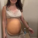 Gabriela Barros Instagram - Deixo-vos aqui alguns momentos de bastidores da nossa série SEMPRE que estreou ontem na @rtppt e na @primevideopt . Obrigada @manelpureza por mais este desafio gigante que me lançaste e que graças a ti e à @tristao_rita , mais uma vez, o que parecia ser impossível tornou-se fazível. Amo trabalhar convosco!!! Ao @luisfilipeborges pelo texto soberbo que escreveu para o meu episódio ! Obrigada obrigada!!!👏🏻👏🏻👏🏻👏🏻 Parabéns aos outros 2 autores da série @luislobaoferreira e @pasteldbacalhau . Obrigada a toda a equipa da @coyotevadio e a todos os sectores que trabalharam arduamente para celebrar e ajudar a relembrar este 25 de Abril da forma mais correta e bonita. Para mim, SEMPRE arte. SEMPRE amor. SEMPRE respeito. SEMPRE liberdade. SEMPRE ♥️