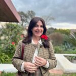 Gabriela Barros Instagram - Deixo-vos aqui alguns momentos de bastidores da nossa série SEMPRE que estreou ontem na @rtppt e na @primevideopt . Obrigada @manelpureza por mais este desafio gigante que me lançaste e que graças a ti e à @tristao_rita , mais uma vez, o que parecia ser impossível tornou-se fazível. Amo trabalhar convosco!!! Ao @luisfilipeborges pelo texto soberbo que escreveu para o meu episódio ! Obrigada obrigada!!!👏🏻👏🏻👏🏻👏🏻 Parabéns aos outros 2 autores da série @luislobaoferreira e @pasteldbacalhau . Obrigada a toda a equipa da @coyotevadio e a todos os sectores que trabalharam arduamente para celebrar e ajudar a relembrar este 25 de Abril da forma mais correta e bonita. Para mim, SEMPRE arte. SEMPRE amor. SEMPRE respeito. SEMPRE liberdade. SEMPRE ♥️