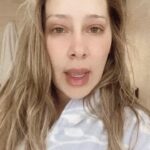 Gabriela Carrillo Instagram - Amigos! Acompáñame a ver qué me pondré el día de hoy!!! #grwm #clothes #today