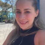 Gabriela Carrillo Instagram - Amigos, les cuento que me vine a hacer un tratamiento con la doctora Denisse Castillo y el doctor Jesús Flores, en @carde.clinic para hacer un efecto lifting en mi rostro! Les muestro un poco del procedimiento y les voy a ir subiendo avances de cómo va quedando! Estoy feliz con el @endolift_official ya que a parte de que es un tratamiento mínimamente invasivo, me va a ayudar a eliminar la grasa localizada no deseada como la papada 😀😀😀