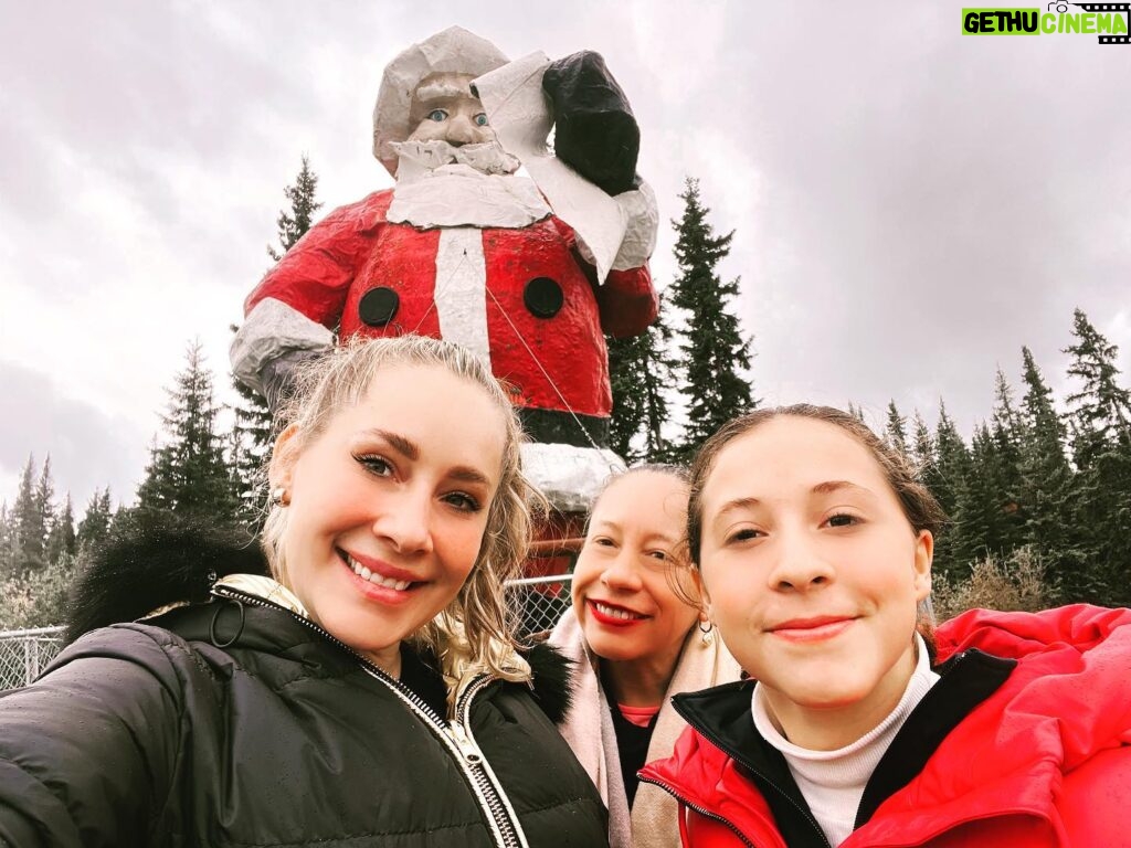 Gabriela Carrillo Instagram - Que bonito compartir un viaje con la gente que más amamos, porque en familia se disfruta mejor!!!