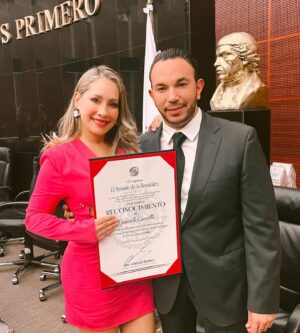 Gabriela Carrillo Instagram - Muy feliz y agradecida con el Senado de la Republica por este reconocimiento a mi trayectoria y la de mis compañeros actores, en especial al senador @ramirezlalo_ y @farukmtake por tomar en cuenta el esfuerzo a nuestra noble carrera.