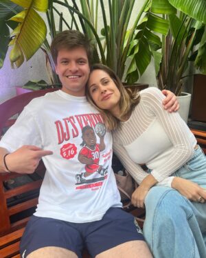 Gabriela Dias Instagram - The best weekend with my family celebrating my baby’s graduation 🧑‍🎓 and Mother’s Day! I feel blessed and proud. 🙏🏻💕•
Fim de semana lindo celebrando a graduação universitária da Lily e o dia das mães com minha família que eu amo!