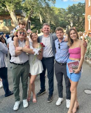 Gabriela Dias Instagram - The best weekend with my family celebrating my baby’s graduation 🧑‍🎓 and Mother’s Day! I feel blessed and proud. 🙏🏻💕•
Fim de semana lindo celebrando a graduação universitária da Lily e o dia das mães com minha família que eu amo!