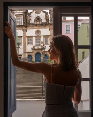 Gabriela Dias Instagram - Sharing a bit of the Pelourinho’s history makes me happy! Pelourinho is one of the main tourist attractions in the city of Salvador, Bahia, Brazil. It is a historically and culturally rich neighborhood known for its cobblestone streets and colorful mansions.

Pelourinho has significant historical importance as it was the center of political, religious, and cultural life in Salvador during the 17th and 18th centuries. In the past, this location was used to punish slaves and criminals, making the pelourinho a symbol of oppression.

Currently, Pelourinho has undergone a revitalization process and has become a vibrant area with craft shops, restaurants, bars, and music venues. The region also hosts various cultural manifestations such as capoeira performances, folk dances, and live music.

Moreover, Pelourinho is famous for its candomblé terreiros, which are sacred places for the practice of Afro-Brazilian religion. These terreiros are open to visitors interested in learning more about candomblé culture and traditions.

If you are planning to visit Salvador, Pelourinho is definitely a place worth exploring. It is a unique experience to get to know the history, culture, and diversity of the city. Even if you only spend a few hours here, I’m sure you will enjoy it. Brian and I are really enjoying our adventure of coming from Maraú to Salvador by boat! 📷 @yurimatosart @pousadabahiapelo