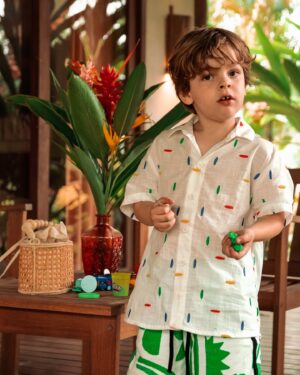 Gabriela Dias Instagram - Brian is wearing one of my favorite Brazilian brands! His look goes so well with our location! •
Brian usando uma das minhas marcas brasileiras favoritas! O visual dele combina tão bem com o nosso local! #mamãefashionista