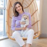 Gabriela Dias Instagram - Queria apresentar a vocês a clínica em Belo Horizonte que nos ajudou a trazer a Bella para os Estados Unidos! Existe uma burocracia enorme para trazer filhotes do Brasil para os Estados Unidos. A @vetprofisrael é a primeira clínica em Belo Horizonte, a trabalhar com o processo de preparação de cães para viagens para Europa e Estados Unidos. Eu comprei a Bella literalmente na estrada de São Paulo para Belo Horizonte quando ela tinha 2 meses e sem a ajuda do Dr. Luiz e Poliana não conseguiria ter trago Bella tão rápido para nossa casa nos Estados Unidos. • Deixando aqui o contato direto da clínica em caso vocês também queiram viajar com seu melhor amigo de estimação 🤍• Poliana ➡️ @polimachado15 • Dr. Luiz ➡️ @luizfernandolucasferreira Clínica ➡️ @vetprofisrael