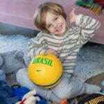 Gabriela Dias Instagram - O Dia Universal da Criança é comemorado em 20 de novembro e é uma data muito importante para celebrar os direitos das crianças em todo o 🌍. Neste dia, é fundamental lembrar que todas as crianças têm direito a uma infância feliz, segura e saudável. Devemos trabalhar juntos para garantir que todas as crianças tenham acesso à educação, cuidados de saúde, proteção contra a violência e exploração, e a oportunidade de desenvolver todo o seu potencial. Ocasião para celebrar a pureza, a inocência e a alegria das crianças e para refletir sobre como podemos criar um mundo melhor para elas, onde possam crescer, aprender e prosperar. Neste Dia Universal da Criança, vamos unir esforços para proteger e promover os direitos das crianças, garantindo que elas sejam ouvidas, respeitadas e amadas. Cada ação que tomamos em direção a um futuro mais brilhante para as crianças é um investimento valioso para a humanidade como um todo.• #diauniversaldelniño • 🇺🇸 Universal Children’s Day is celebrated on November 20th and is a very important date to celebrate the rights of children around the world. On this day, we must remember that all children have the right to a happy, safe, and healthy childhood. It is crucial that we work together to ensure that all children have access to education, healthcare, protection from violence and exploitation, and the opportunity to develop their full potential. This day is also an occasion to celebrate the purity, innocence, and joy of children. It is a time for us to reflect on how we can create a better world for them, where they can grow, learn, and thrive. On this Universal Children’s Day, let us join forces to protect and promote the rights of children, ensuring that they are heard, respected, and loved. Every action we take towards a brighter future for children is a valuable investment for humanity as a whole. #universalchildrensday