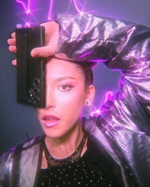 Gabriella Di Grecco Instagram - NOITE GALACTICA FINALMENTE OBRIGADA DONA @samsungbrasil 

1. trava na pose
2. quem precisa ir pra pista com um zoom desses?
3. peço perdão, mas era behind blue eyes
4. amei te conhecer @rickyhiraoka obrigada por realizar esse sonho 💜
5. chapa no zoom da um close
6. melhor palco dessa edição
7. queremosbia3
8. you’re the best @aboveandbeyond 

#samsunggalaxy #lollapaloozabrasil