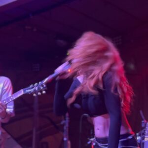 Gabriella Di Grecco Instagram - A MÚSICA SALVA 🤟🎤🎶

Muito honrada em participar do show de estreia do meu irmão da vida @rhenerfreitas !
Amigo, que o seu caminhar seja pura luz e abundância! Conte comigo pro que der e vier!

Quanta gente linda na plateia desse showzão na @casarockambole produzido pelos parças da @otzisounds ! Quem tava lá batendo cabeça também? Kkkkkk

Still pelo lindo olhar do @_igorcosta
