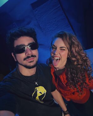 Gabriella Di Grecco Instagram - A MÚSICA SALVA
Literalmente ❤️

Amanhã to colando no show do meu irmão @rhenerfreitas e junto com os talentosos @mathbasso @arthxrmutanen vamos ajudar a quem precisa no RS com uma sonzera braba!!!

SÓ VEM QUE O INGRESSO É GRÁTIS!
quando: 17/5
onde: @casarockambole 
ingressos: gratis no site   levar um item de limpeza/higiene

Quem vai tá lá pra eu dar um abraço? 🤸‍♀️✨❤️