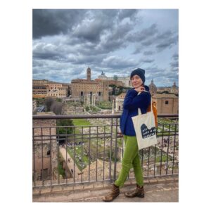 Gabriella Pession Instagram - Uno degli aspetti più belli del mio lavoro d’attrice e’ quello di avere l’opportunità, attraverso i film ed i personaggi che interpreto, di rivivere ed esplorare epoche storiche diverse.
In questi giorni, preparandomi per la mia nuova serie televisiva “Those about to Die” sto approfondendo i miei studi su l’Antica Roma.
Grazie @onceinromeexperiences, ed alla mia preziosa amica Eva, per avermi fatto da guida attraverso la Città Eterna, in ASSOLUTO la più meravigliosa città al mondo. 
#roma 
#thoseabouttodie 
@peacock 
#newjob 
#exploring 
#theeternalcity 
#roma 
#ancientrome 
#ilpalatino 
#ilovemyjob