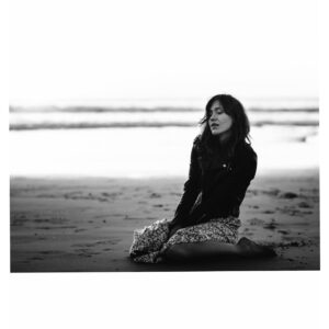 Gabriella Pession Instagram - Ricordando LA 
I giorni più belli, quelli più bui..
Tutto.
Sono felice qui a Casa, nella mia adorata Italia, ma Tu, zitta zitta, a volte manchi, cosa che non avrei mai pensato.
Forse perché lì, lontana da tutto, ho imparato a lasciare andare il controllo, a stare nel momento presente.
Ho imparato a fermarmi e a stare ferma.
Il tuo meraviglioso oceano mi ha insegnato il silenzio.
A volte mi capita, per un attimo, di chiudere gli occhi e di pensare di essere ancora lì, e le mie labbra sorridono.
Grazie LA, sei stata tanto per me ❤️
Grazie a @paolacarleo @berrybeephoto per questi scatti magici e per esserci forte nel mio cuore, sempre.
#losangeles 
#missingla 
#california 
#pensierodelgiorno 
#greatful 
#memories
