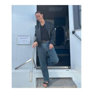 Gabriella Pession Instagram - Ultimo mio giorno di riprese sul set di “THOSE ABOUT TO DIE”.
E’ stata l’esperienza professionale più incredibile ed emozionante della mia vita.
Sono felice di essere stata capace di godermi ogni giorno sul set con l’entusiasmo e lo stupore di una bambina, la passione di un ex atleta e la maturità di chi ha imparato a godere del momento presente, senza pensare più  al domani.
E’ stato meraviglioso! 
Grazie a tutti i miei talentuosissimi compagni di lavoro, attori, troupe, tutti i reparti..che squadra siamo stati ragazzi 🙏🏻❤️
Grazie a Cinecittà per avere dato corpo e spazio alla nostra Antica Roma.
Un ringraziamento speciale ai miei registi Roland e Marcolino ❤️❤️ 
Miss you all guys 
Antonia 🔥
@rolandemmerich 
@marcokreuzpaintner 
@peacock 
@amazonprime 
#thoseabouttodie
#rolandemmerich 
#newtvseries 
#tvseries 
#greatful 
#happy