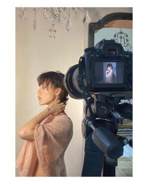 Gabriella Pession Instagram - Un giorno speciale..
Fotografata da mio fratello Alessandro @ale_pession ❤️
Grazie @verdelilla_torino per la vostra affettuosa accoglienza 🙏🏻
Outfit @mirrorintheskycashmere 
#photoshoot 
#photographer 
#ritratti 
#familytime 
#turin 
#torino 
#newphotoshoot