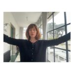 Gabriella Pession Instagram - 8 Marzo 2024. Solo insieme possiamo fermare la violenza sulle donne. Per questo sostengo @Weworld.onlus, che da anni lavora in Italia con tante donne in situazioni di difficoltà, per realizzare insieme una catena di solidarietà, uno spazio sicuro per dire che noi ci siamo e che trovare aiuto è possibile. Fallo anche tu! Sostieni gli Spazi Donna WeWorld donando al 45590, scattati una foto a braccia aperte e postala sul tuo profilo taggando WeWorld e due persone che contribuiranno a formare una #BarrieraControLaViolenza. @elenaradonicich @valeromani 🙏🏻❤️