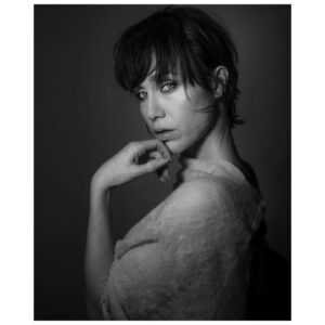 Gabriella Pession Instagram - Mi e’ sempre piaciuto farmi fotografare
C’è qualcosa di estremamente intimo, istintivo e liberatorio nello stare davanti all’obiettivo 
📷 @ale_pession ❤️
@verdelilla_torino 
@mirrorintheskycashmere 
#ritratto 
#photooftheday 
#newlook