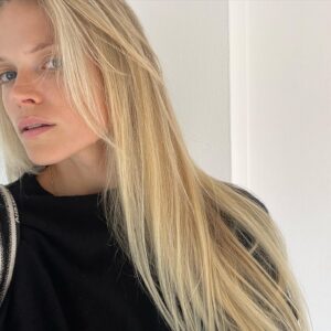 Gabriella Wilde Instagram - End of summer blonde ☀️💗 @adriancolourist 
@ivansstudiohair