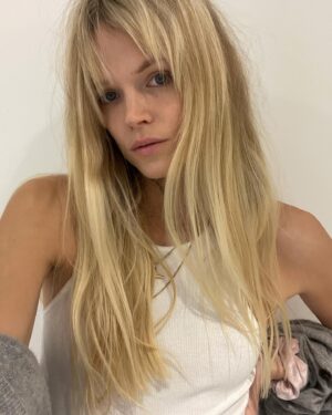 Gabriella Wilde Instagram - ✂️Thank you @ivansstudiohair and @adriancolourist for my new locks.. ✂️