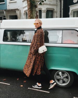 Gabriella Wilde Instagram - 💛 @bulgariofficial
#Bvlgari  #BvlgariAccessories #bvlgarieyewear  #ad