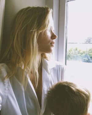 Gabriella Wilde Instagram - Dreaming of warmer days ❄️ ☀️