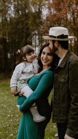 Gabrielle Ruiz Instagram - Grateful for what we have and for God’s blessings. Happy Thanksgiving and wishing you peace and apple pie. We love you. 💚 The Pisanchyns

📸: @jenna.d.photography 

#happythanksgivng #30weekspregnant #pregnancyphotoshoot