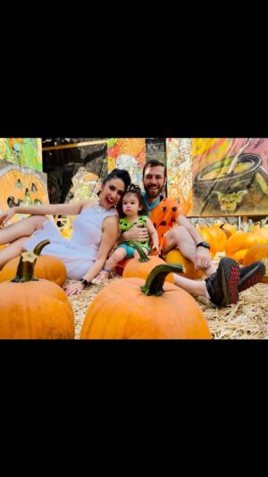 Gabrielle Ruiz Instagram - #momfail and lived to tell the tale: We were invited to a Halloween mommy meet up by the lovely @losangelesmommyy and we dressed to impress… a day too early. 👻 Parenting sometimes feels like youre running an engine-less car with only your bare feet to push you through. Whatever, let’s go to the nearest pumpkin patch and take pics and grab a few gourds. What’s your most memorable momfail??

Thanks yous:
@sofialand @dllama for the costumes
@ppisanchyn for being so game for the Fred dress, I was so impressed
@tolucalakepumpkinfestival for the photo op
@stylishlystella for introducing me to @losangelesmommyy 

#familycostumes #flinstones #pebbles #tolucalake #tolucalakehalloween #pumpkinpatch