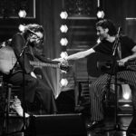 Gaby Moreno Instagram - Que forma de iniciar este 2024 cantando #LunaDeXelaju junto con Oscar Issac en @fallontonight con @jimmyfallon ❤️ What a way to start 2024 singing #LunaDeXelaju together with Oscar Issac on @fallontonight with @jimmyfallon ❤️ 📷: Todd Owyoung/NBC @toddowyoung Suit and guitar straps by: @liacohenoficial 💜💜💜