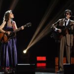 Gaby Moreno Instagram - Gracias a mi queridísimo @eldavidaguilar por cantar conmigo Luna de Xelajú en la premiere de los Grammys. 🥰 Un momento tan hermoso y especial que quedará marcado en mi vida. Gracias amigo! Siempre es tan lindo cantar junto a ti. Quiero agradecer también a mi amiga y GRAN diseñadora guatemalteca @liacohenoficial por este increíble vestido 👗 que me hizo en cuestión de días y me lo trajo mi hermana desde Guatemala 💜💜💜 Significó mucho para mí llevar un pedacito de Guate en esta ceremonia. 🥹 🇬🇹