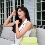 Gaby Warouw Instagram - Ready for summer time with this lovely bag 💚 @katespadeny @kanmogroup.fashion #katespadeny