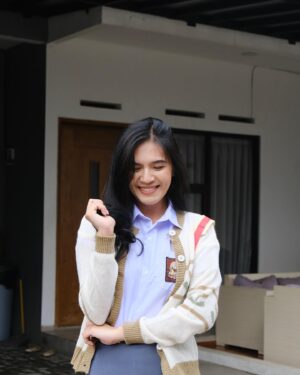 Gaby Warouw Instagram - Hai, namaku Nayla.

Sudah pada nonton Film Pendek Nayla di youtube YesHEis belum? 🤗

📷: @chriskatili
