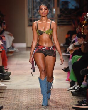 Gabz Instagram - meu primeiro desfile da vida 🥺✨

@vivao_project cês são os mais brabos