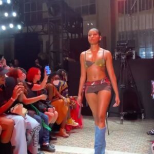 Gabz Instagram - meu primeiro desfile da vida 🥺✨

@vivao_project cês são os mais brabos