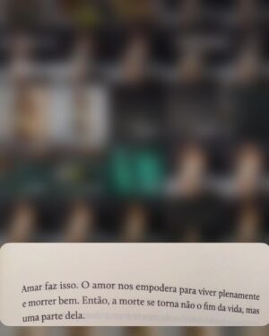Gabz Instagram - Feliz ano novo!!!!! Que Deus e os Orixás abençoem cada um e que nesse ano a gente possa estar mais perto dos nossos sonhos, mais perto de viver plenamente, sem medo do afeto, sem medo do grande, coragem, sabedoria e risadas sinceras 🌻💫💛