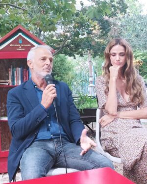 Gaia Bermani Amaral Instagram - Bellissima presentazione di #manuzzelle a #isnello #madonie #sicilia #sicily 
🙏😍🙏

#GaiaAmaral #GaiaBermaniAmaral #GaiaAmaralOfficial #elegance #fashion #actress #writer #italobrazilian #italianbrazilian #Italy #brazil #moda #woman #attitude #shooting #photo #picture #book #writing #thriller #manuzzelle #inspiration #mystery #instabooks #novel #pages