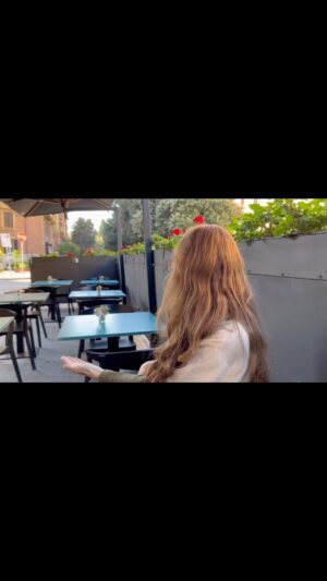 Gaia Bermani Amaral Instagram - And one day… in a bar in #Rome… the #magic! 
You Made May day little #bird ☺️🦜

#GaiaAmaral #GaiaBermaniAmaral #GaiaAmaralOfficial #elegance #model #actress #writer #italobrazilian #italianbrazilian #Italy #bird #woman #nature #attitude #shooting #video #life #miracle #magic #surprise #bar #meraviglia #newfriend